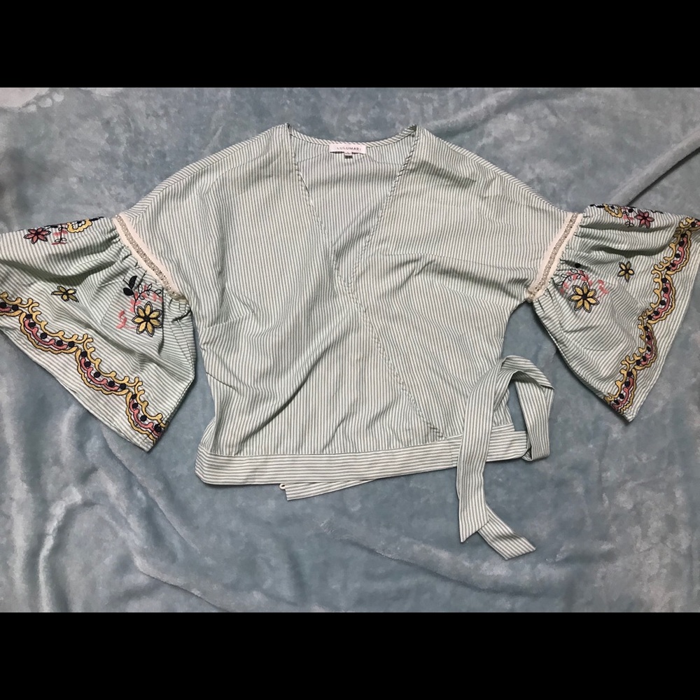 Women’s crop top blouse